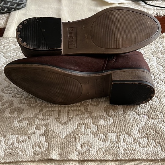 Brown Bamboo Faux Suede Booties Size 8 in EUC. - Picture 4 of 6